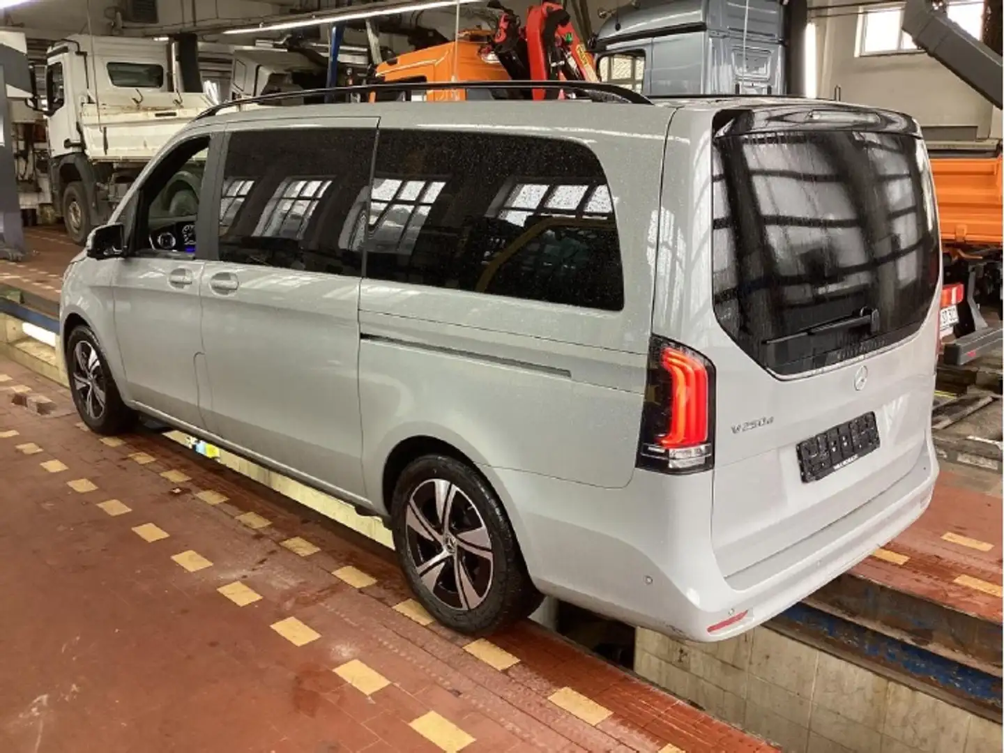 Mercedes-Benz V 250 d STYLE Lang * --> neues Modell Grau - 2