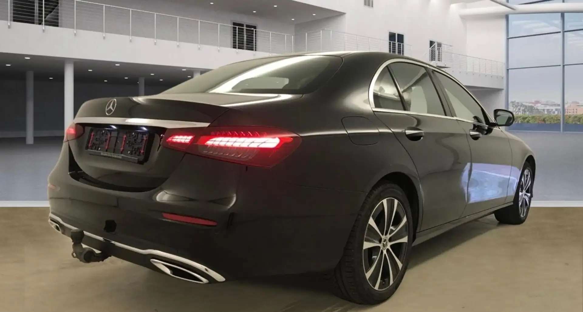 Mercedes-Benz E 220 d Lim. NAVI/LED/MEMORY/360°KA/AHK/LEDER/ Schwarz - 2