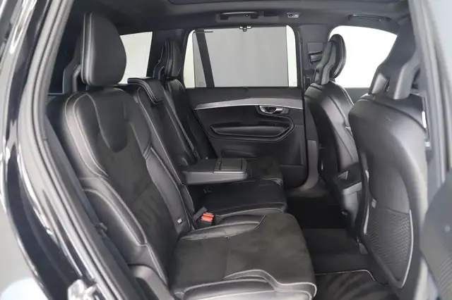 Volvo XC90 view 12