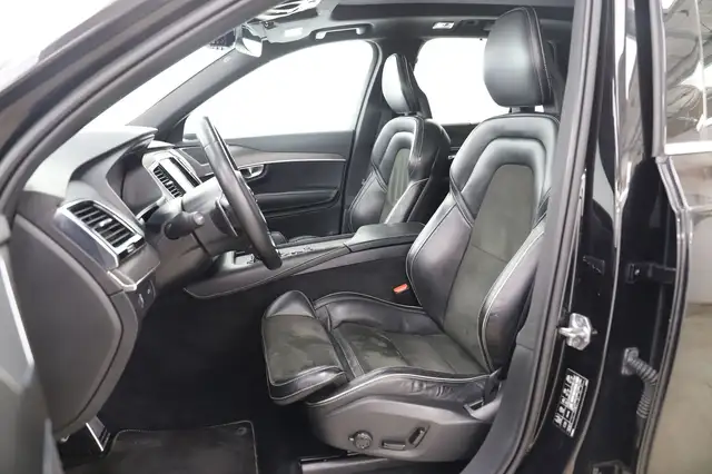 Volvo XC90 view 9