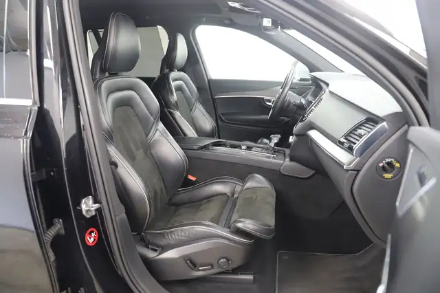 Volvo XC90 view 10