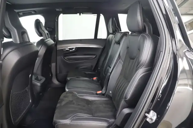 Volvo XC90 view 11