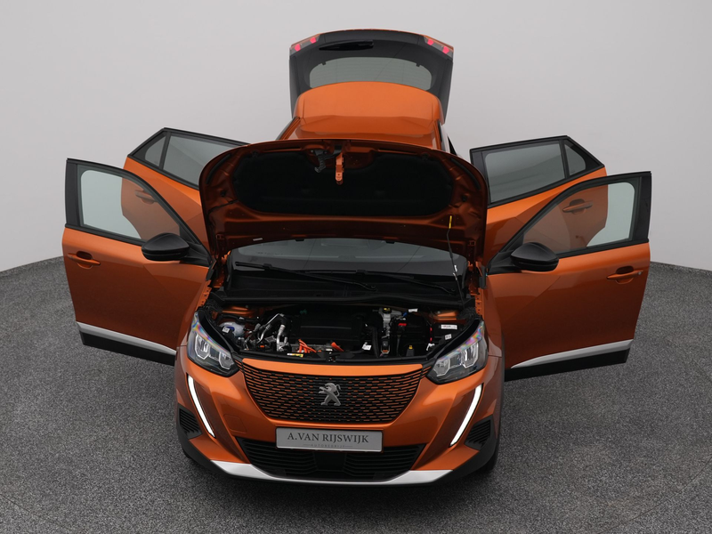 Peugeot e-2008 EV Allure 50 kWh | CAMERA | CARPLAY — photo 28