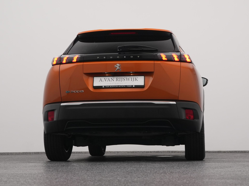 Peugeot e-2008 EV Allure 50 kWh | CAMERA | CARPLAY — photo 37