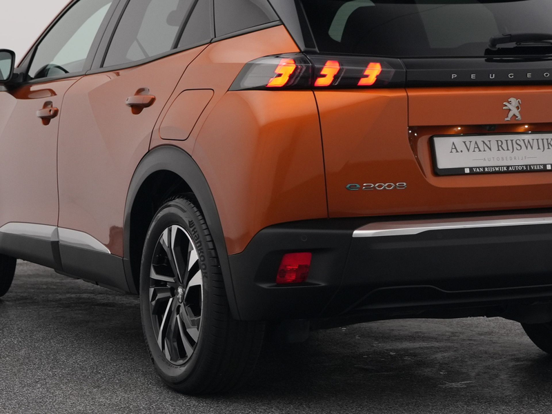 Peugeot e-2008 EV Allure 50 kWh | CAMERA | CARPLAY — photo 19