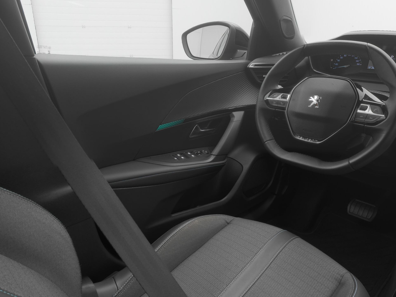 Peugeot e-2008 EV Allure 50 kWh | CAMERA | CARPLAY — photo 12