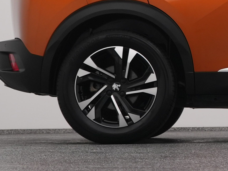 Peugeot e-2008 EV Allure 50 kWh | CAMERA | CARPLAY — photo 42