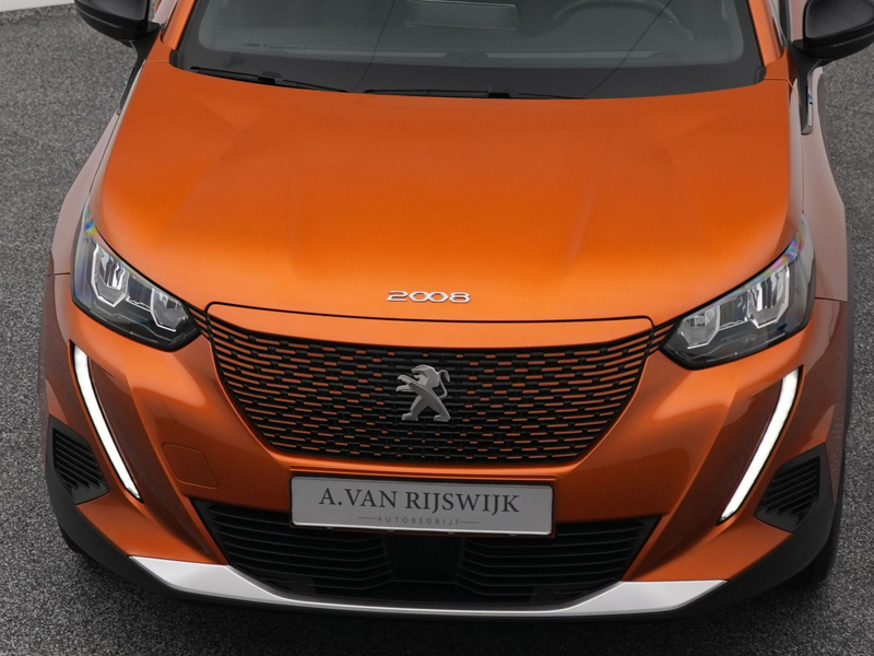 Peugeot e-2008 EV Allure 50 kWh | CAMERA | CARPLAY — photo 31