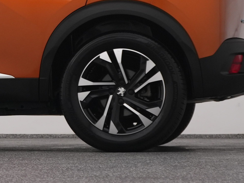 Peugeot e-2008 EV Allure 50 kWh | CAMERA | CARPLAY — photo 41