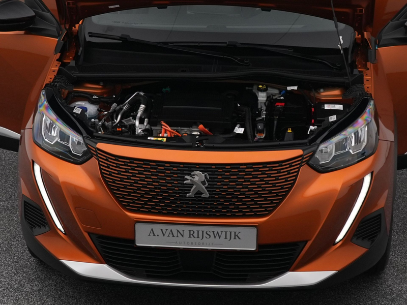 Peugeot e-2008 EV Allure 50 kWh | CAMERA | CARPLAY — photo 32