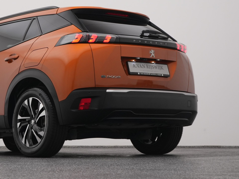 Peugeot e-2008 EV Allure 50 kWh | CAMERA | CARPLAY — photo 23