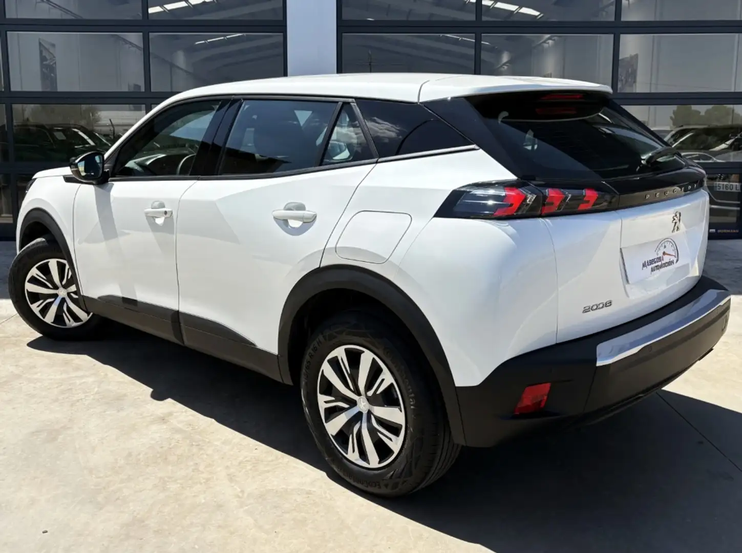 Peugeot 2008 1.2 PureTech S&S Active Pack 100 Wit - 2