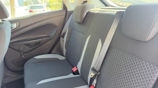 Ford Fiesta view 9
