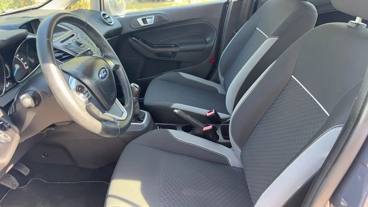 Ford Fiesta 5 portes — photo 25