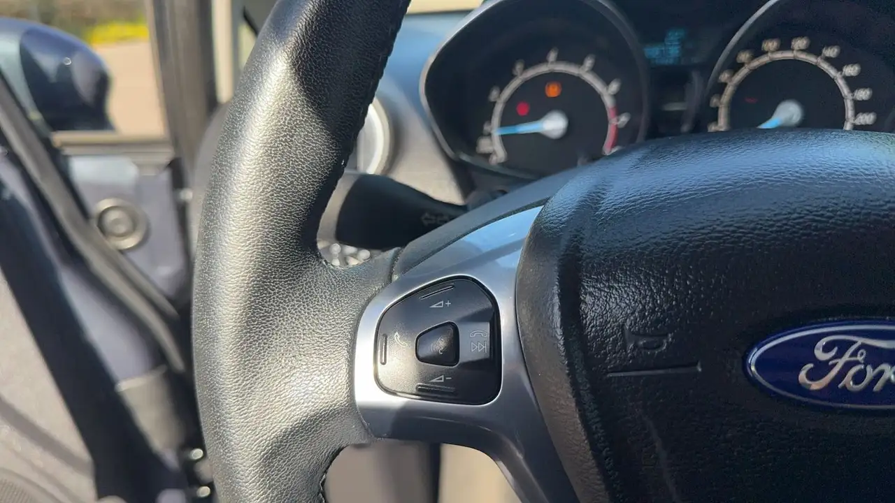 Ford Fiesta 5 portes — photo 28