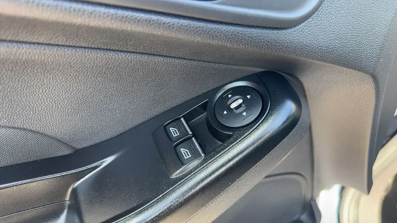 Ford Fiesta 5 portes — photo 23