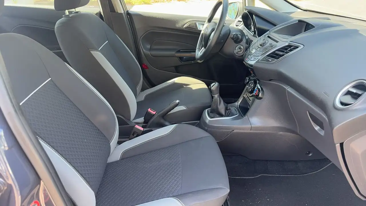 Ford Fiesta 5 portes — photo 26