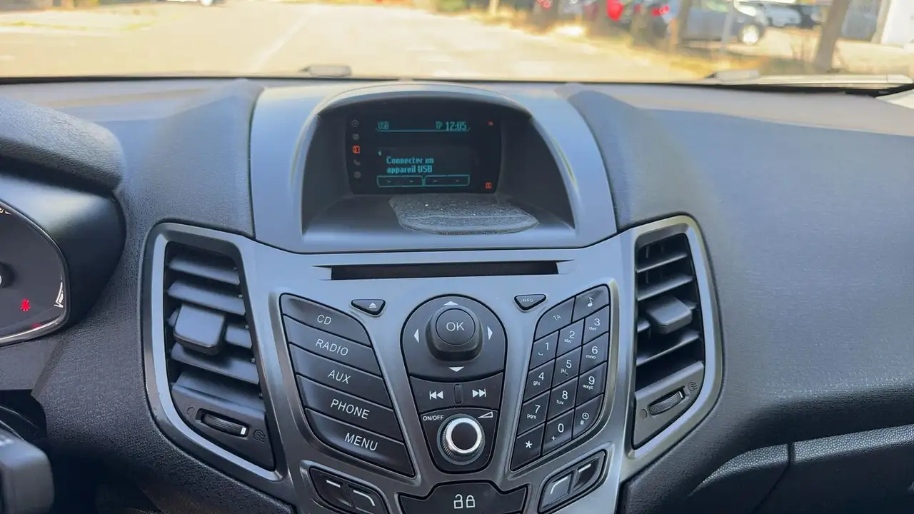 Ford Fiesta 5 portes — photo 27