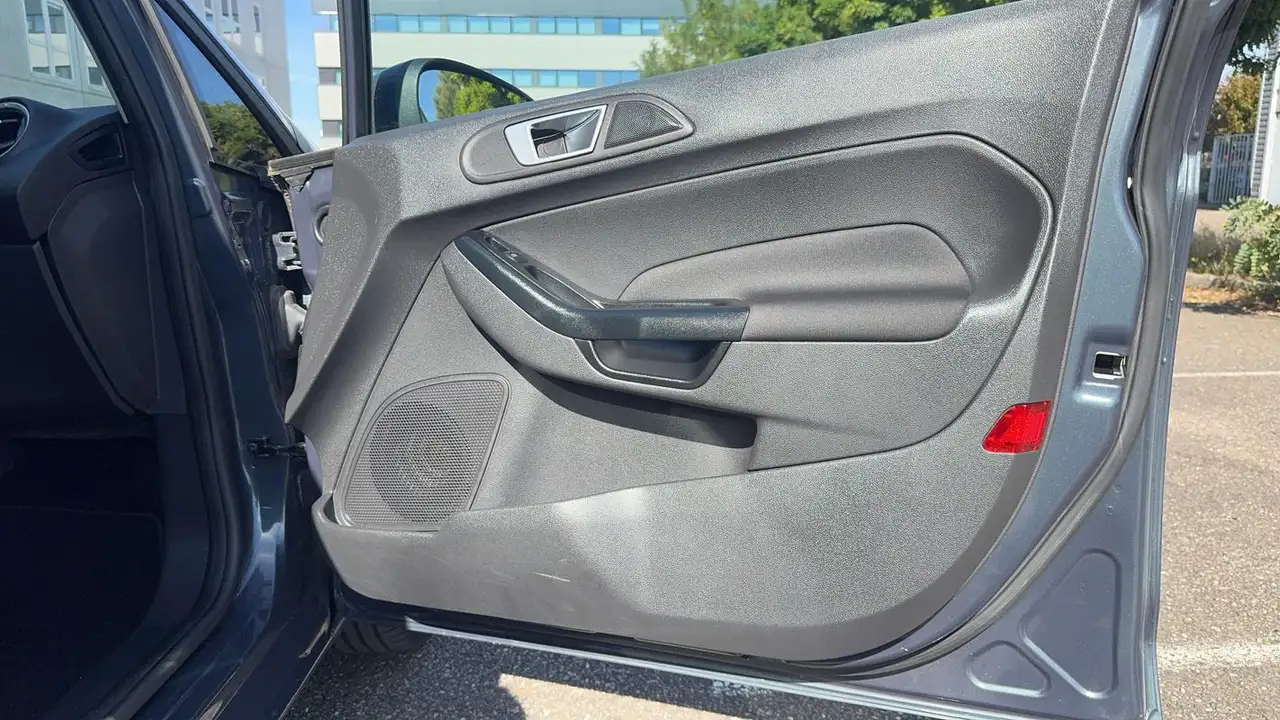 Ford Fiesta 5 portes — photo 22