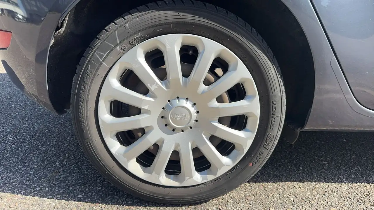 Ford Fiesta 5 portes — photo 16