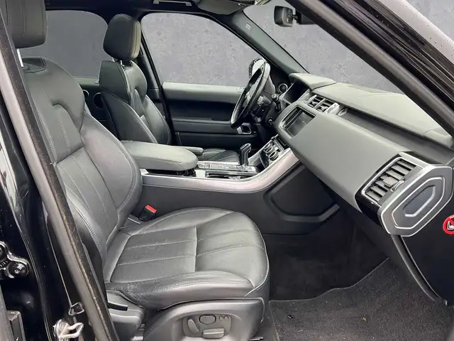 Land Rover Range Rover Sport view 3