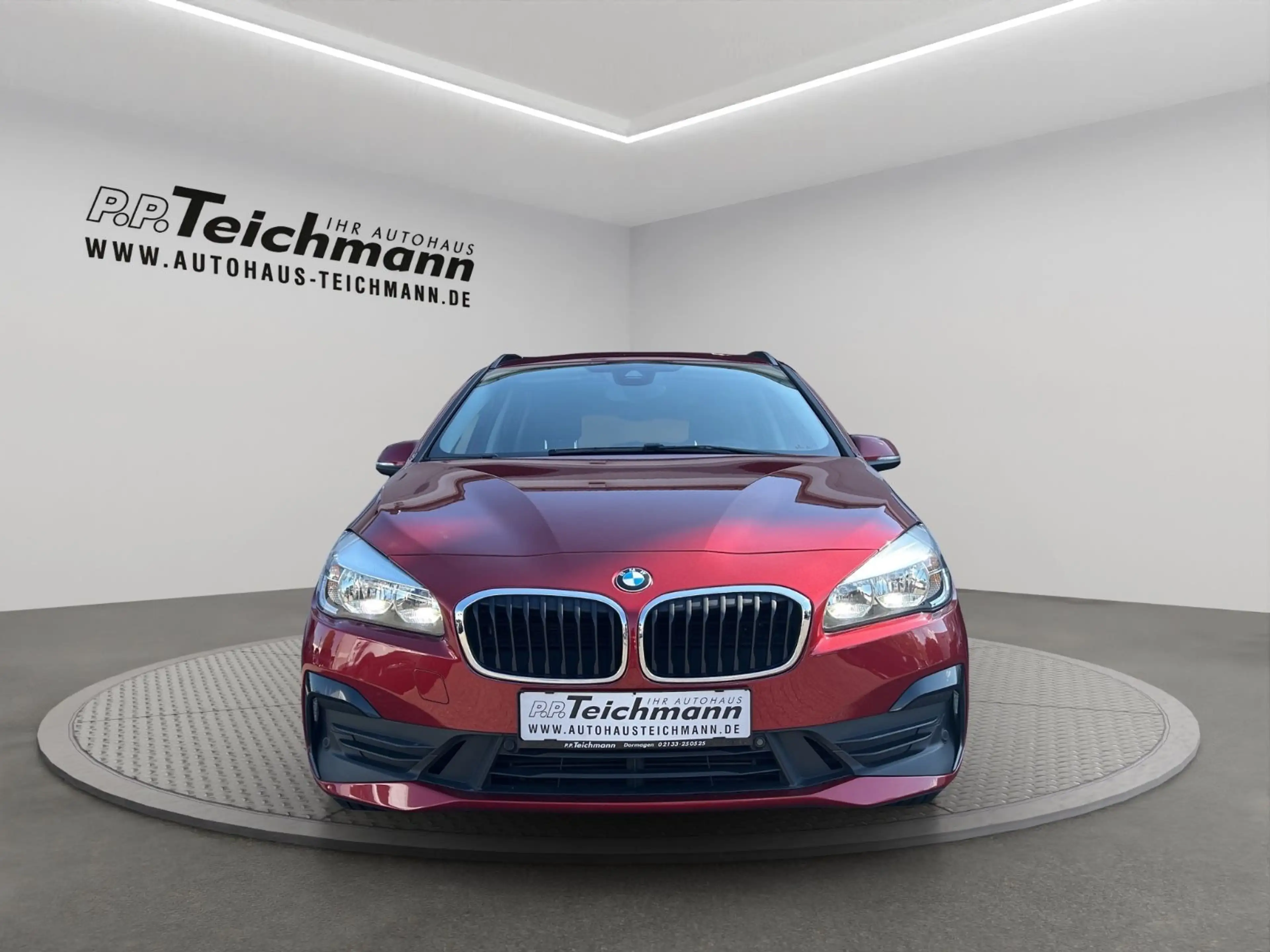 BMW 225 2 Active Tourer 225 xe — photo 2