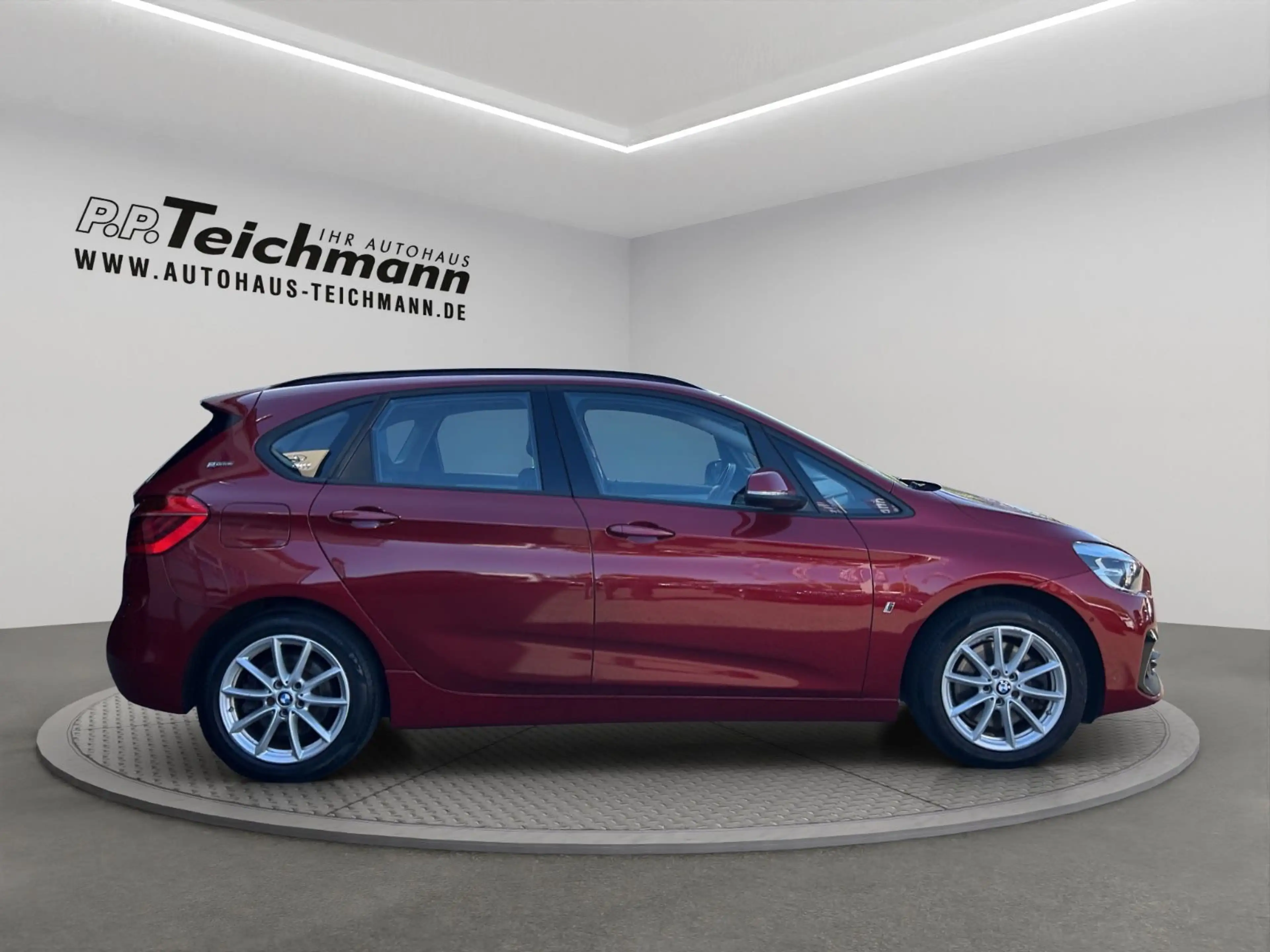 BMW 225 2 Active Tourer 225 xe — photo 4
