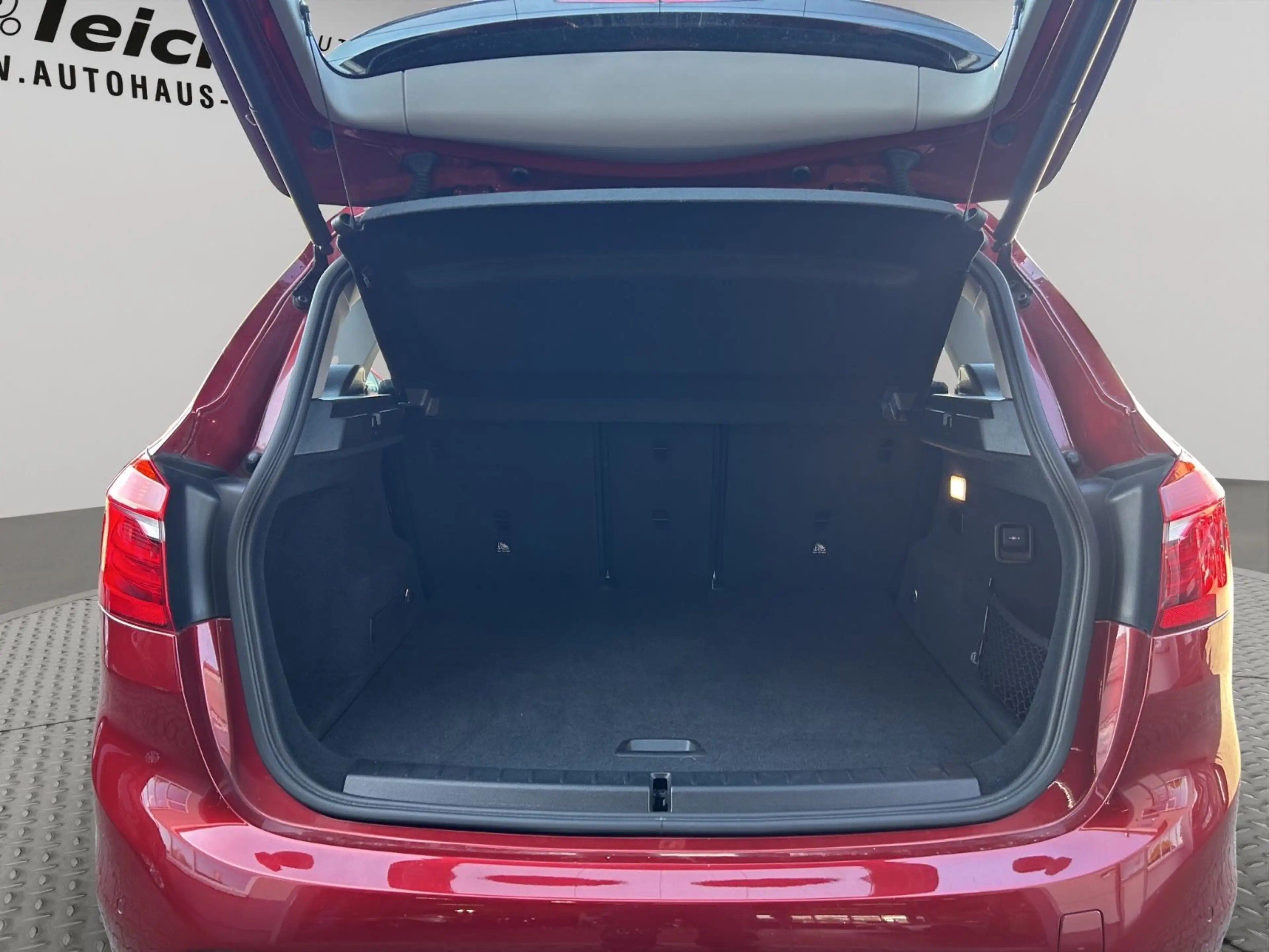 BMW 225 2 Active Tourer 225 xe — photo 8