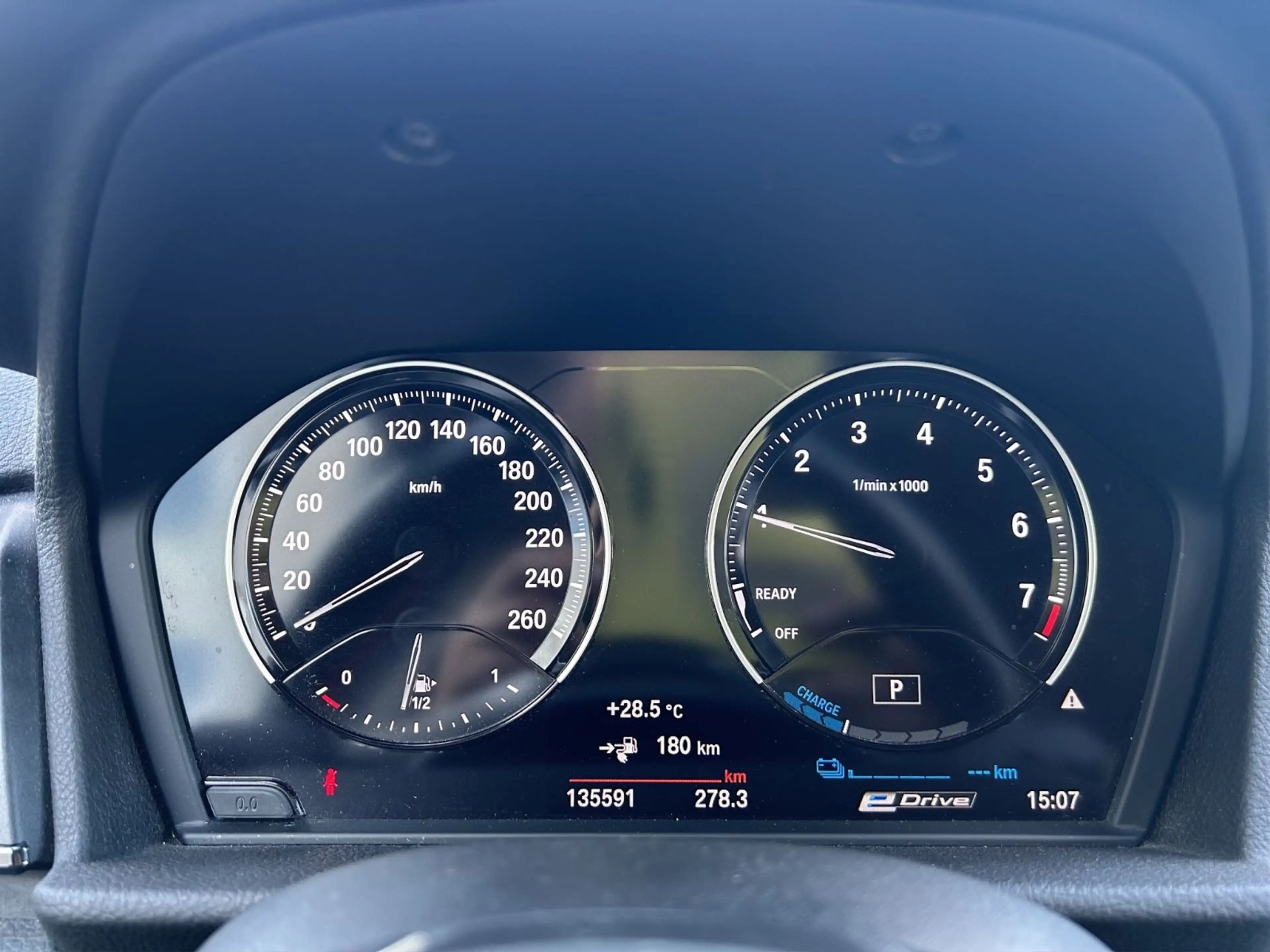 BMW 225 2 Active Tourer 225 xe — photo 11