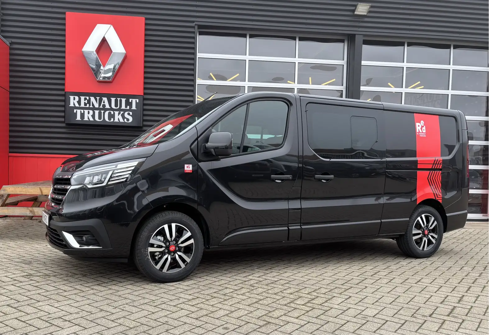 Renault Trafic Exclusive T30 2.0 dCi 150 PK L2H1 Dubbele cabine 1 Zwart - 2