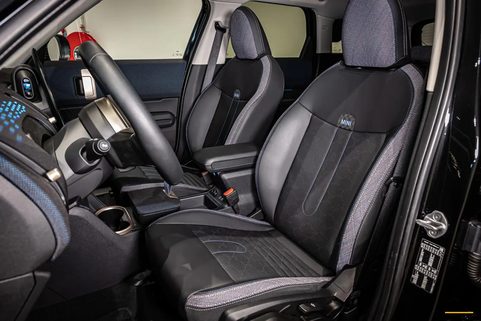 MINI Mini Countryman 1.5 C Favoured M Plus|Pano|HUD|Cam Чорний - 2