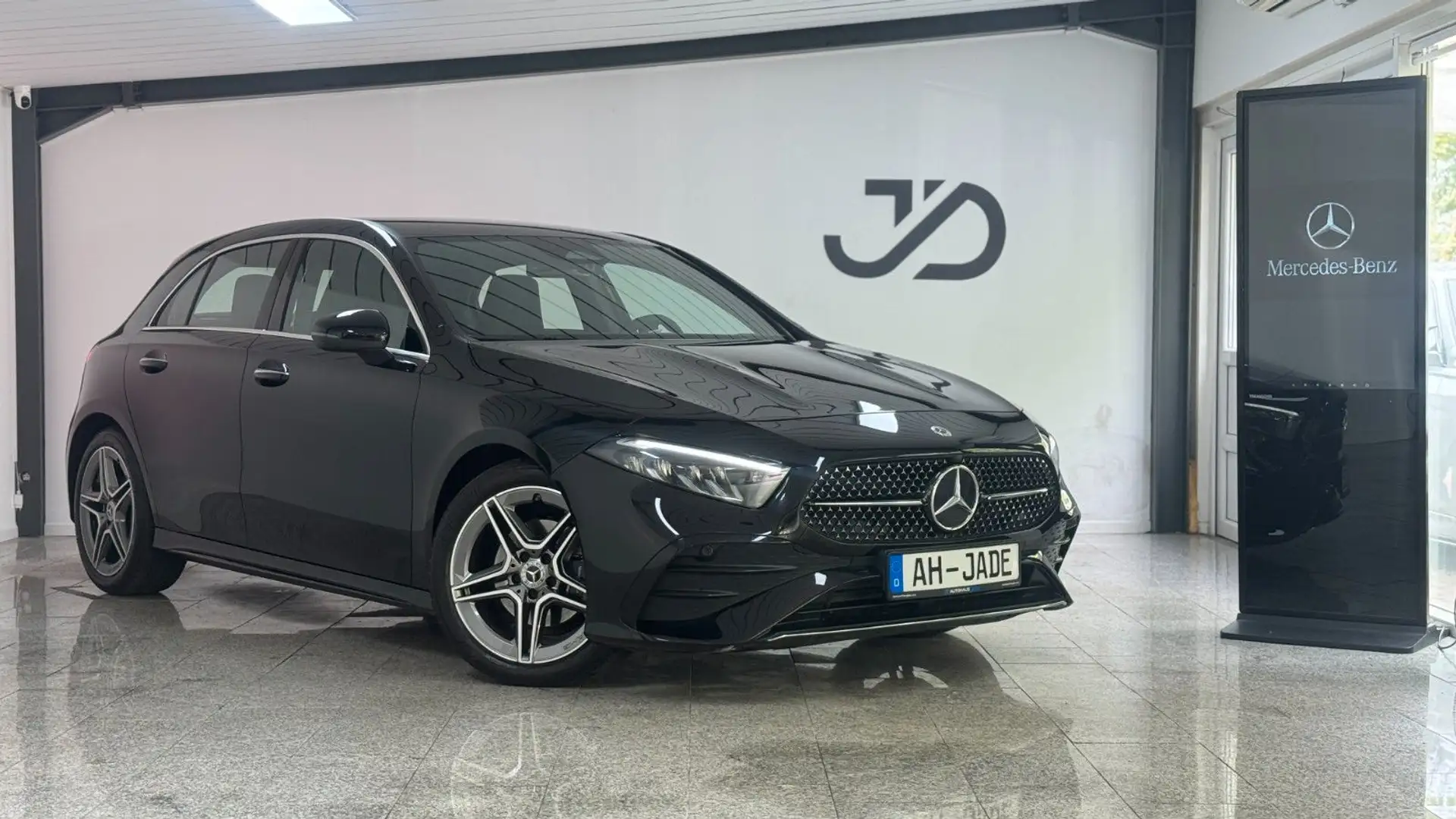 Mercedes-Benz A 180 AMG-Line *Advanced Plus*MBUX* Schwarz - 1