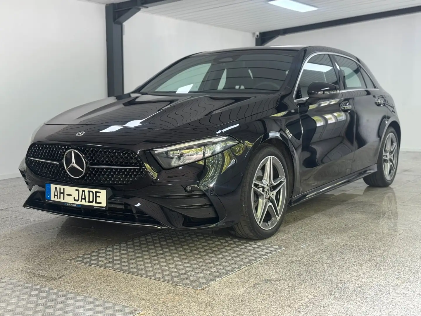 Mercedes-Benz A 180 AMG-Line *Advanced Plus*MBUX* Schwarz - 2
