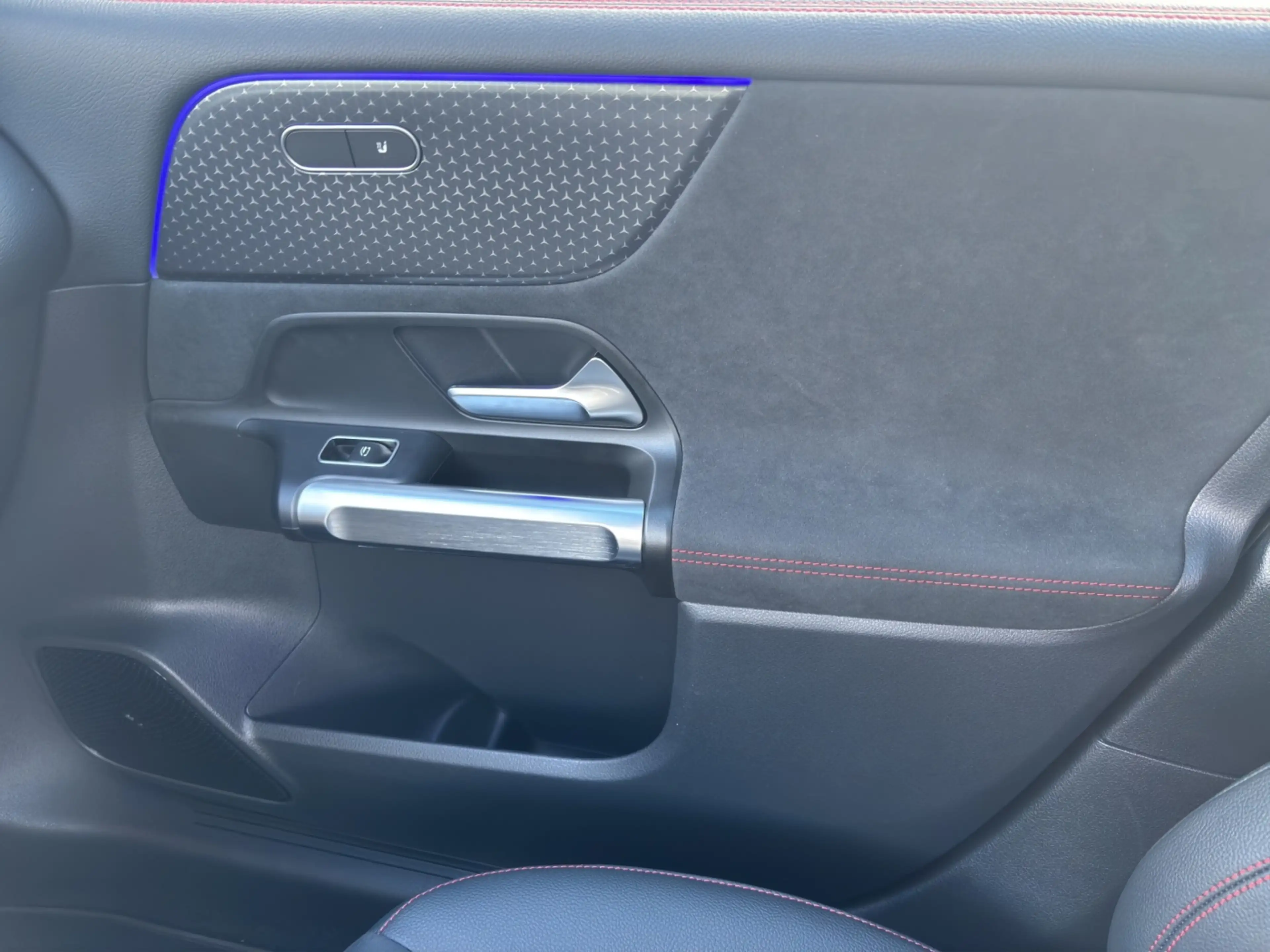 Mercedes-Benz EQB 250 + AMG Advanced+*LED*AHK*Pano*PDC*360°*DAB — photo 11