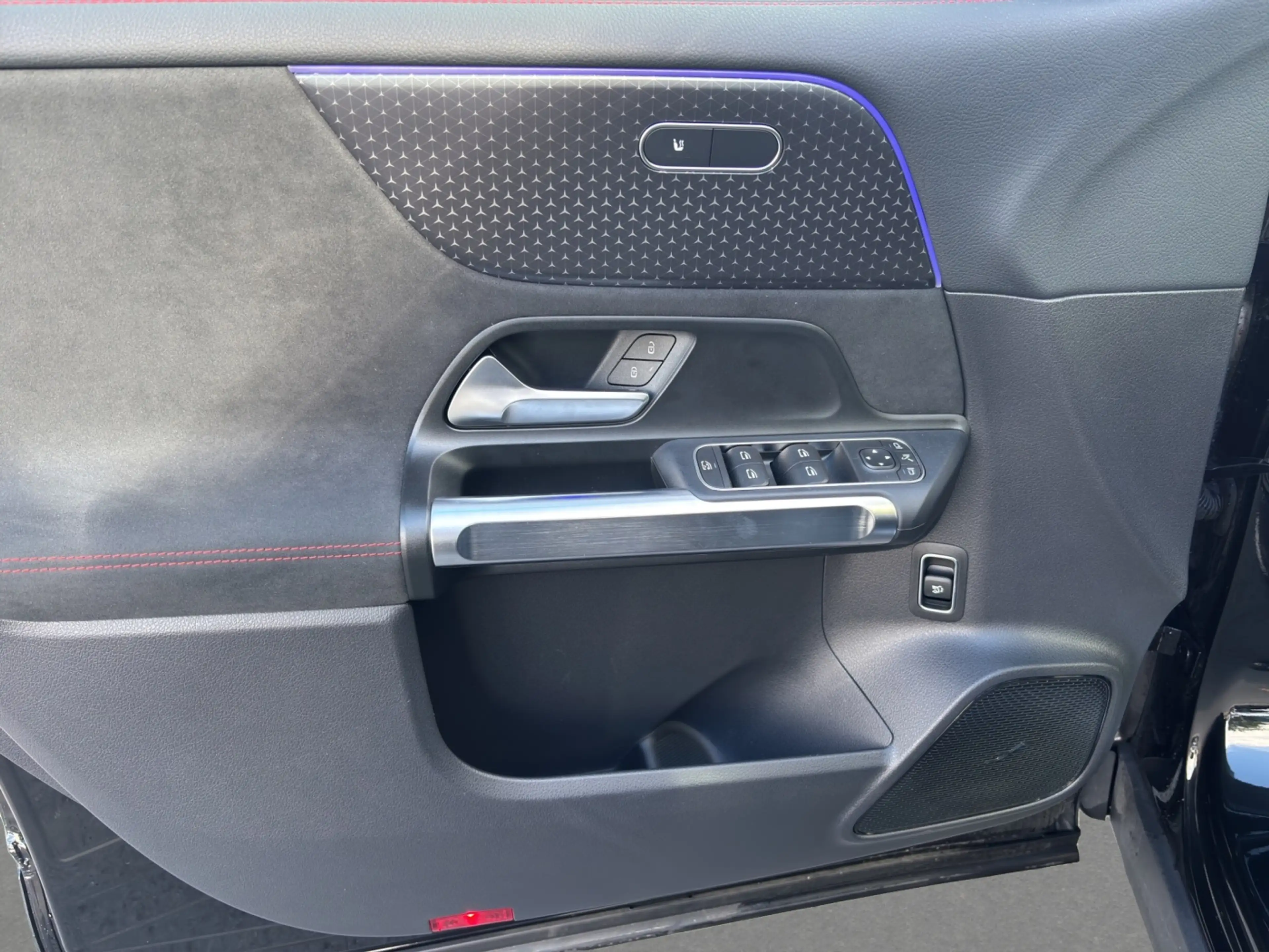 Mercedes-Benz EQB 250 + AMG Advanced+*LED*AHK*Pano*PDC*360°*DAB — photo 15