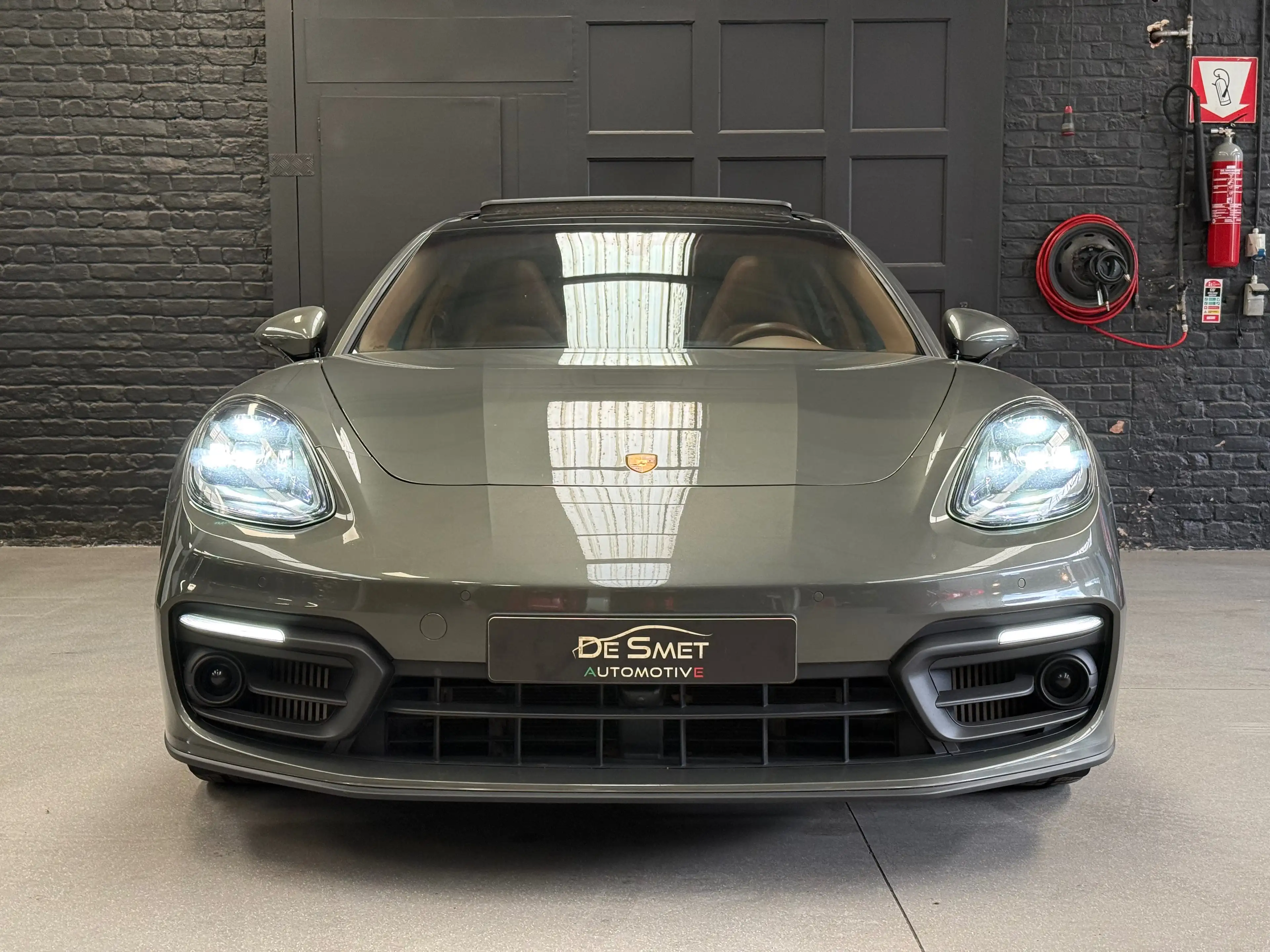 Porsche Panamera 4 e-Hybrid Sport Turismo platinum edition — photo 15