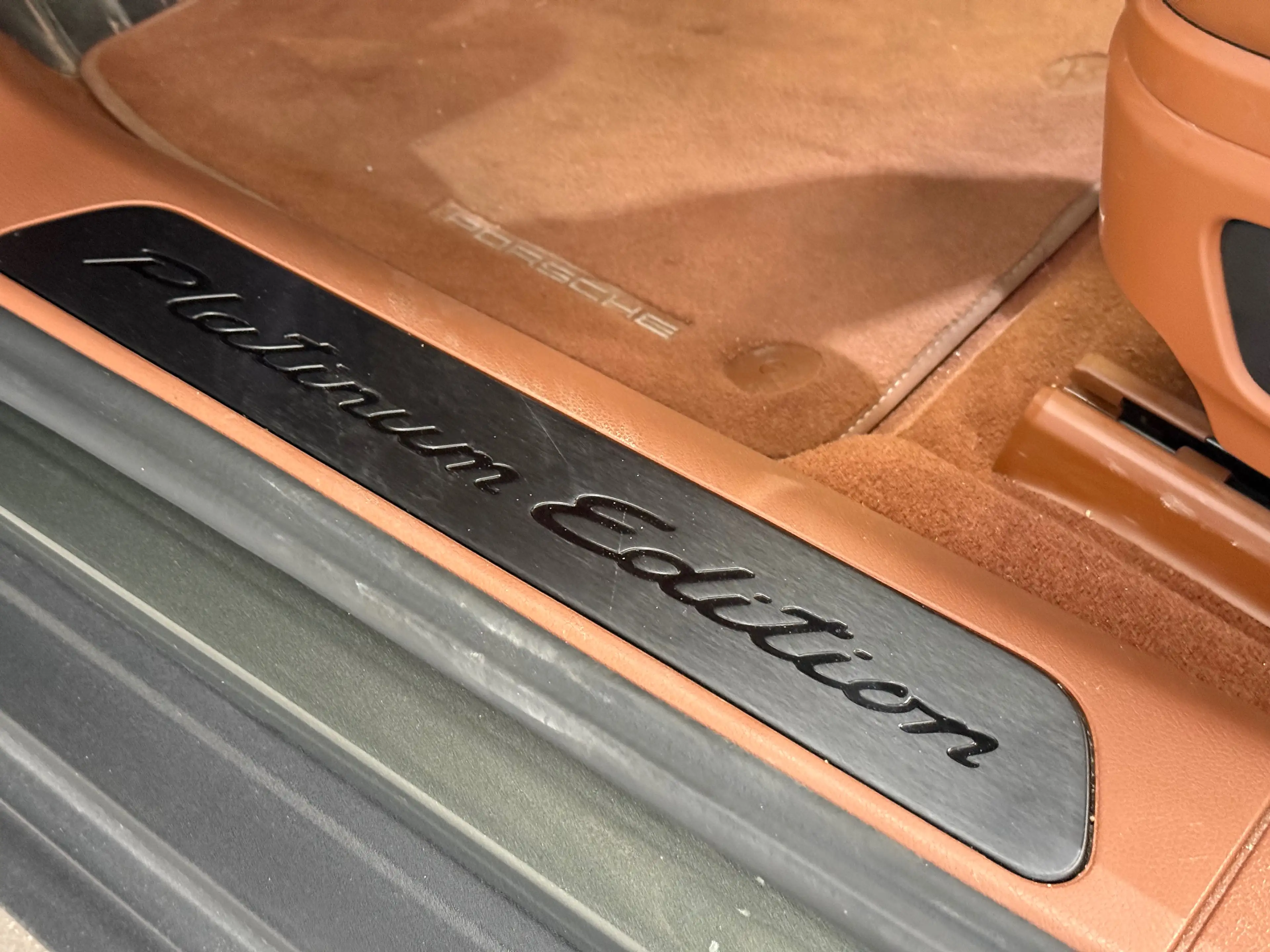 Porsche Panamera 4 e-Hybrid Sport Turismo platinum edition — photo 7