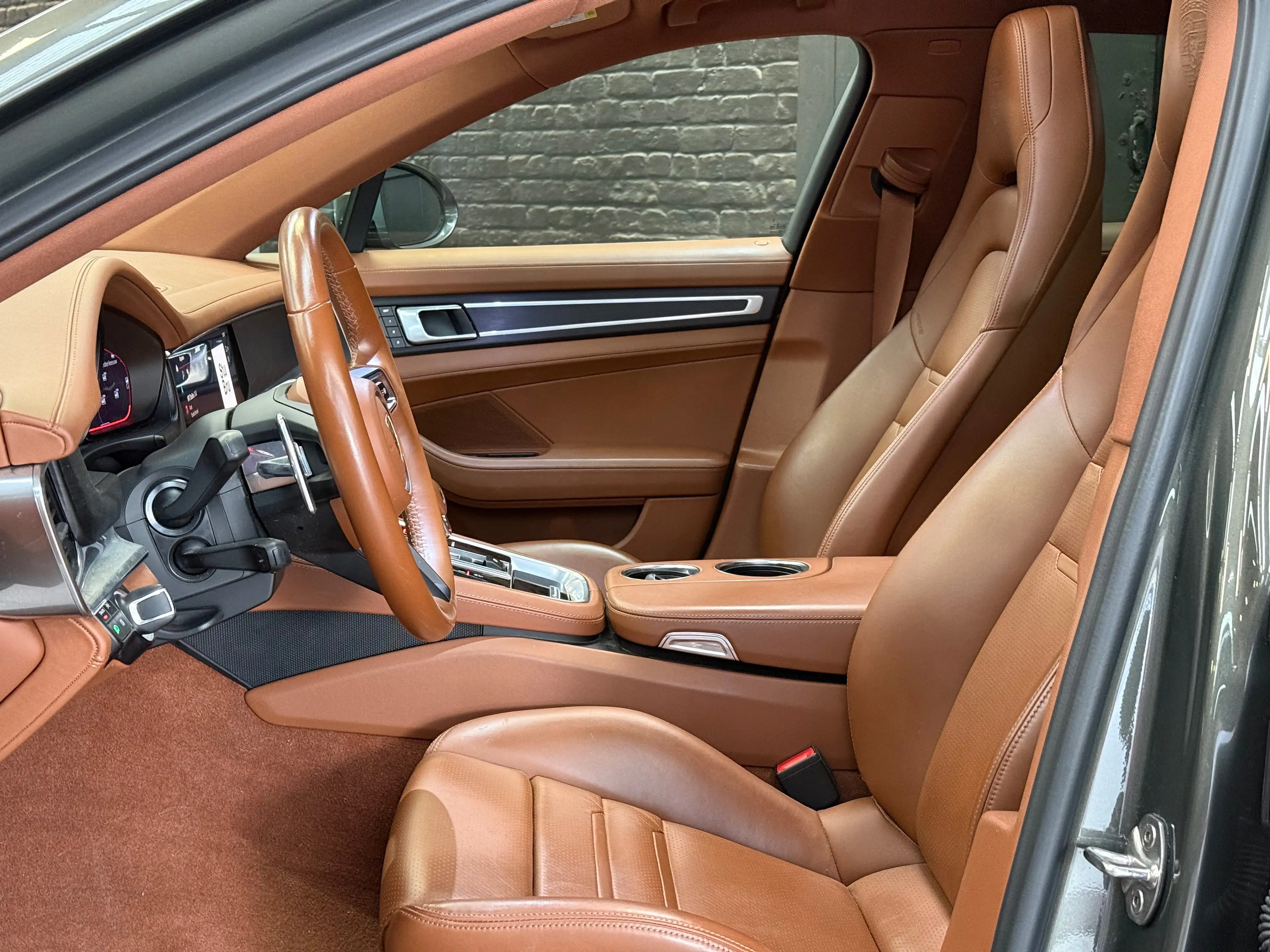 Porsche Panamera 4 e-Hybrid Sport Turismo platinum edition — photo 6