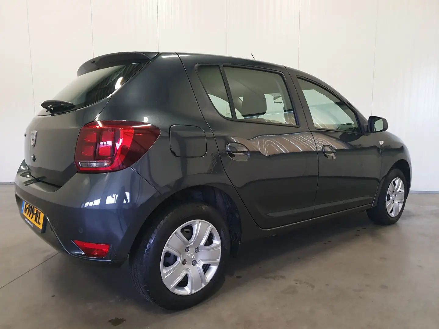 Dacia Sandero 0.9 TCe Laureate NAVI/CRUISE/PDC/AIRCO Grijs - 2