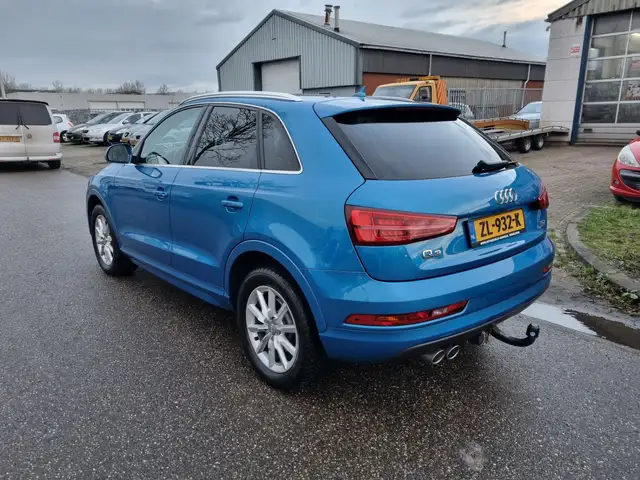 Audi Q3 view 4