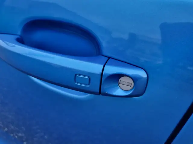 Audi Q3 view 20