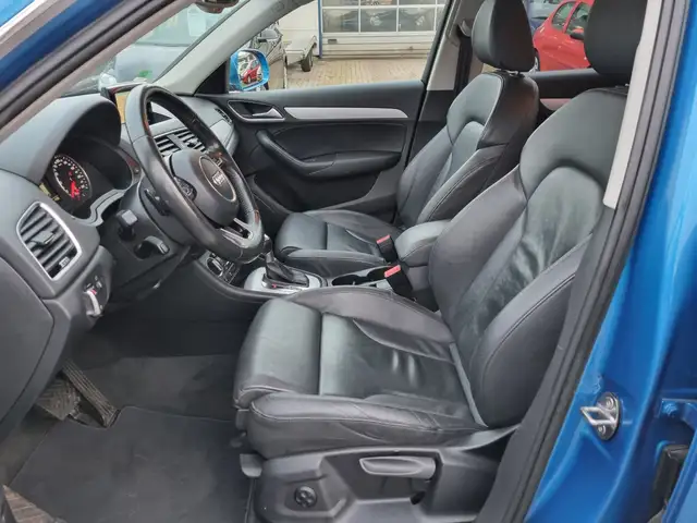 Audi Q3 view 6
