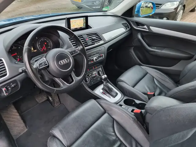 Audi Q3 view 23