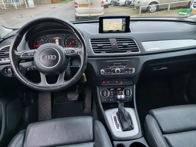 Audi Q3 view 7