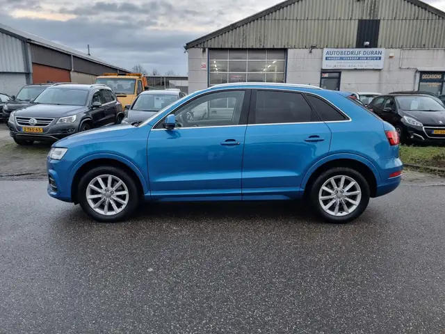 Audi Q3 view 10