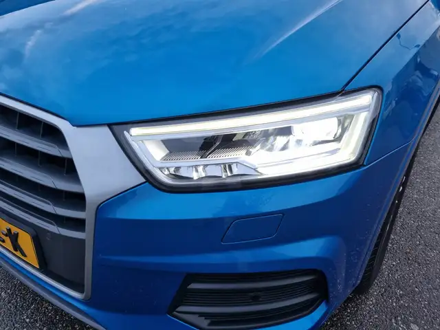 Audi Q3 view 22