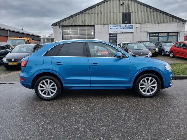 Audi Q3 view 11