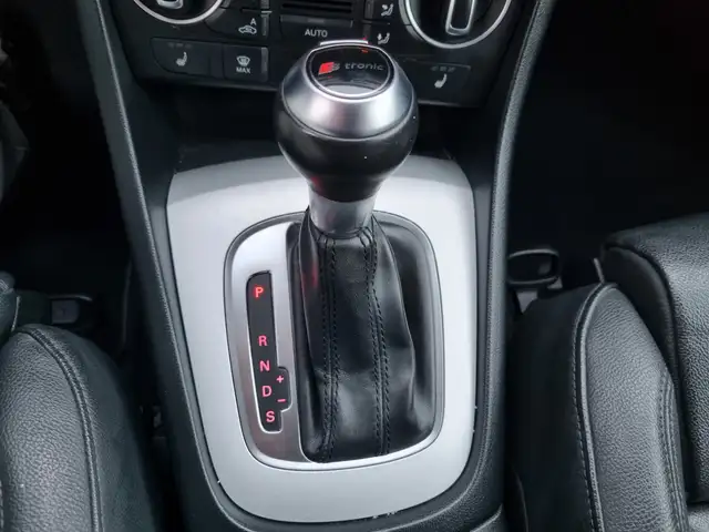 Audi Q3 view 14