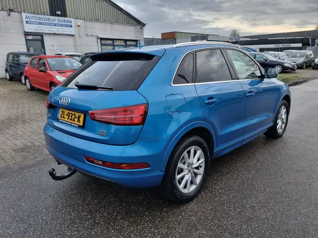 Audi Q3 view 5