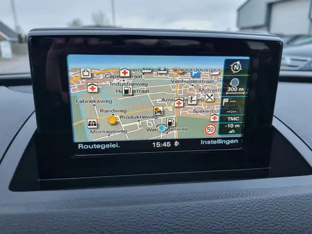 Audi Q3 view 12
